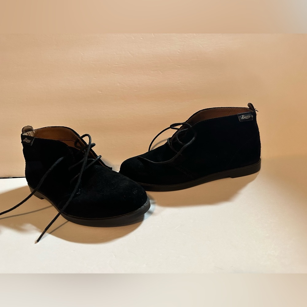 Ankle boot in excellent condition. Barely worn